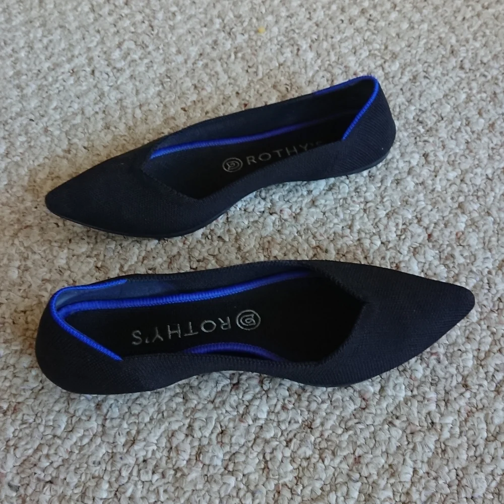 Rothy's the point Solid black flat size 7